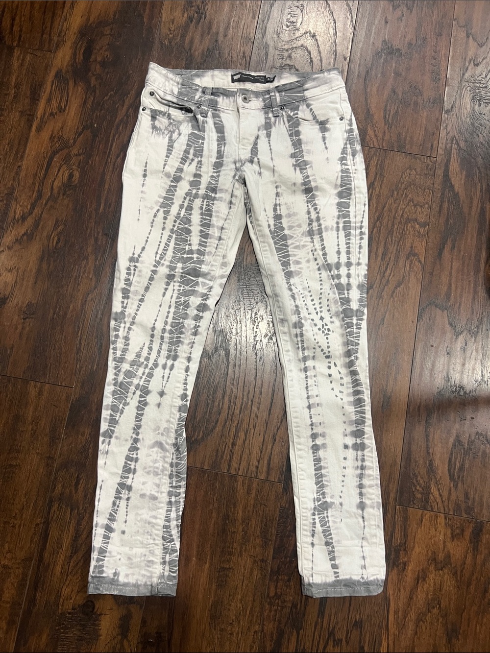 Levi’s Demi Curve Modern Rise Skinny jeans white/grey size 6/28